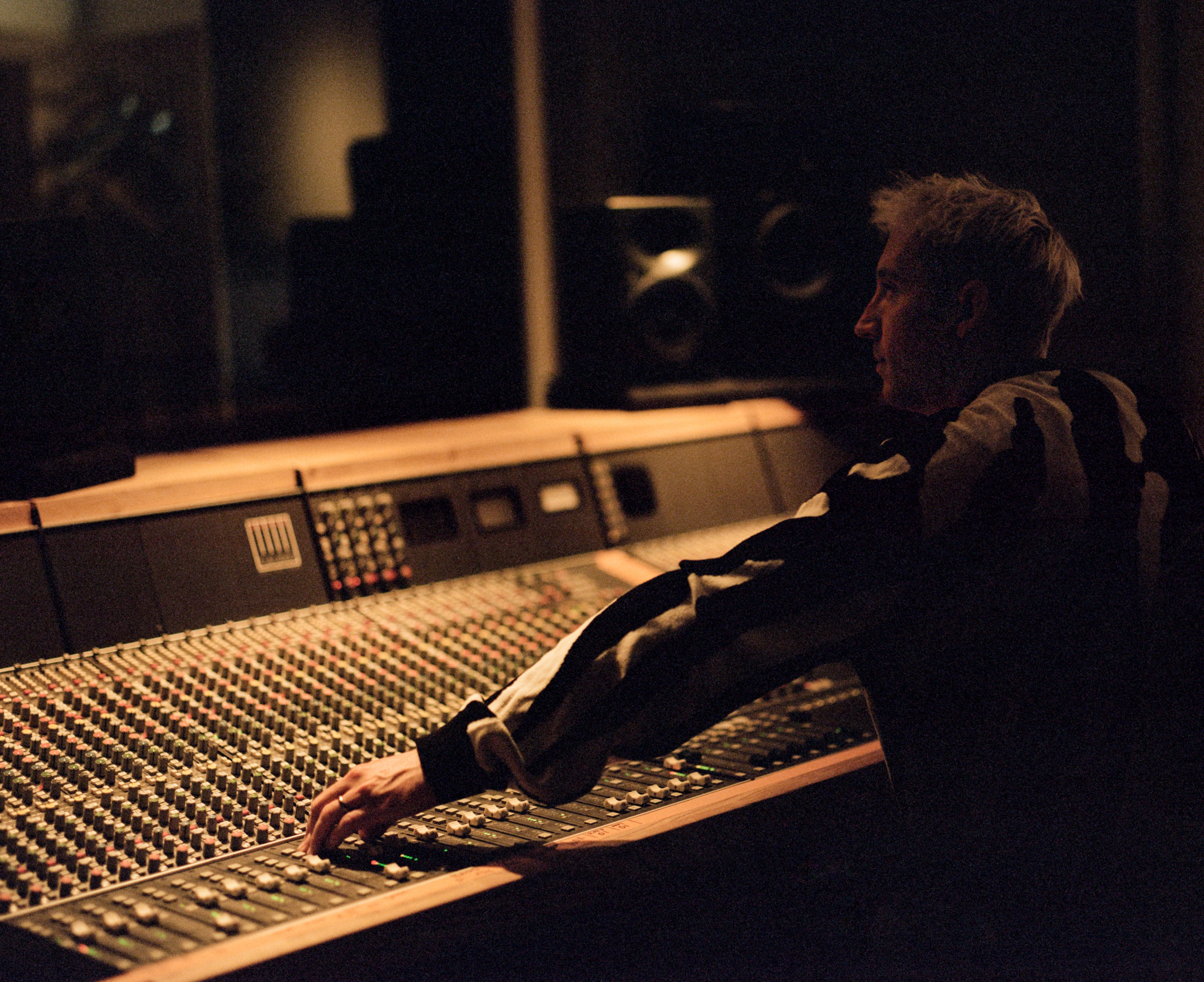 Mikko Gordon in studio photographed by Christian Cargill