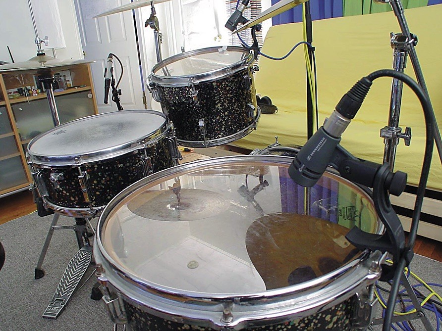 Drum Mics: How to Place Microphones Around Your Kit for a Live